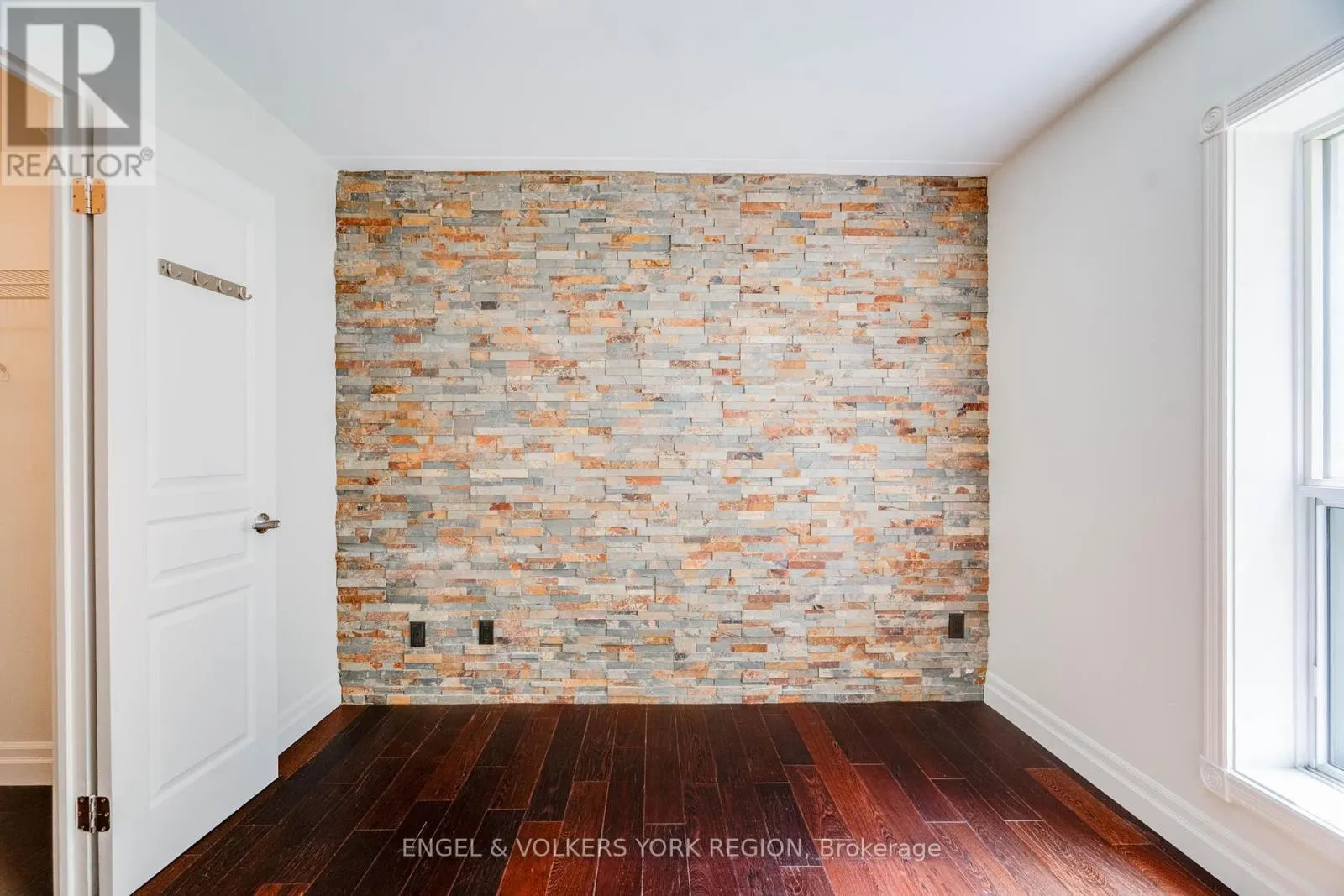 203 - 1174 YONGE STREET