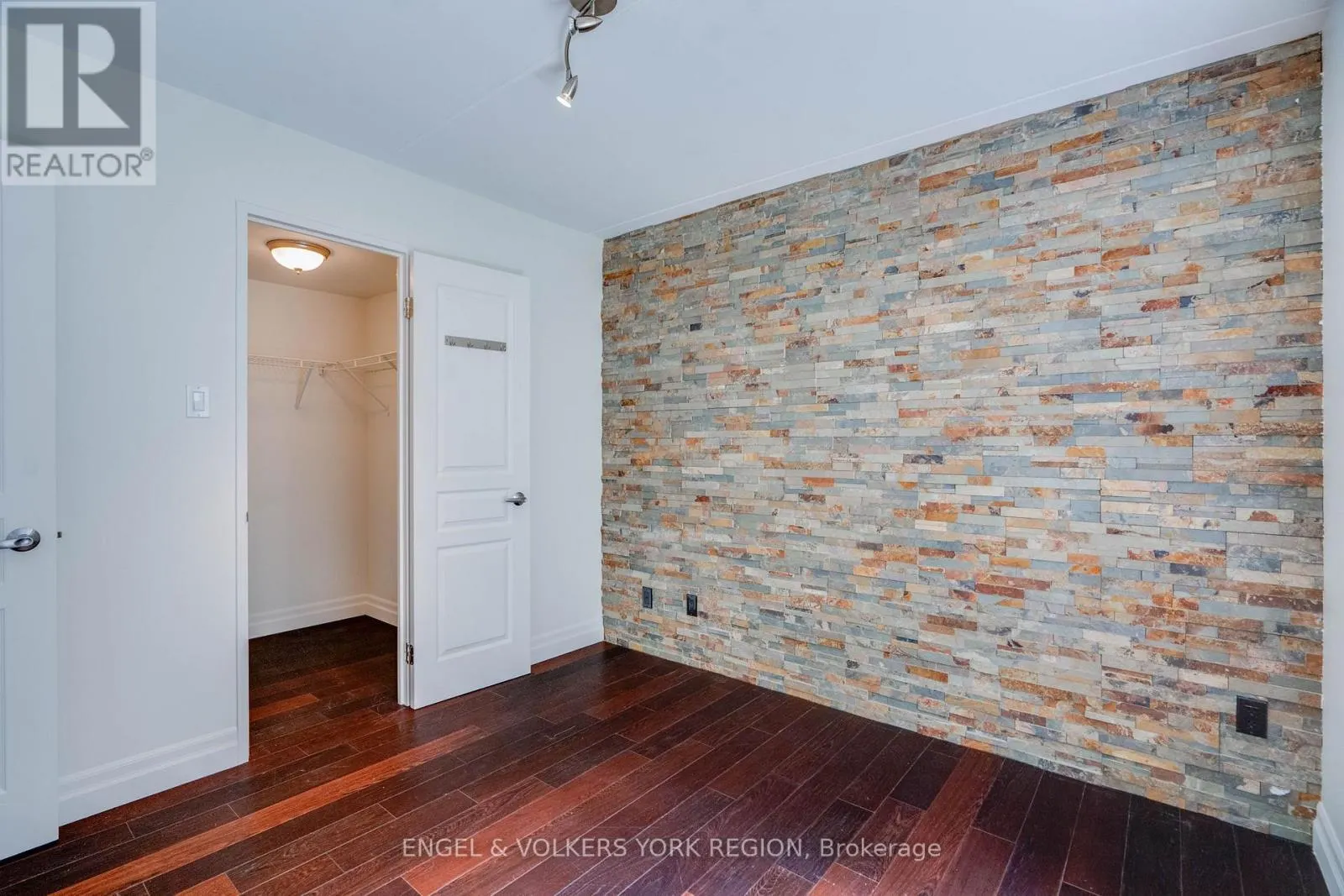 203 - 1174 YONGE STREET