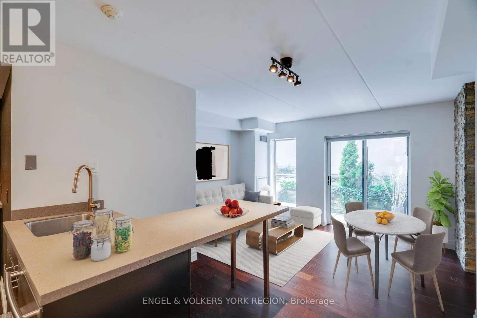 203 - 1174 YONGE STREET