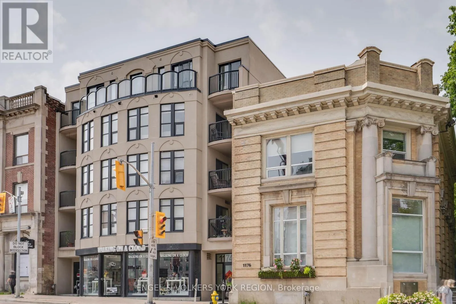 203 - 1174 YONGE STREET