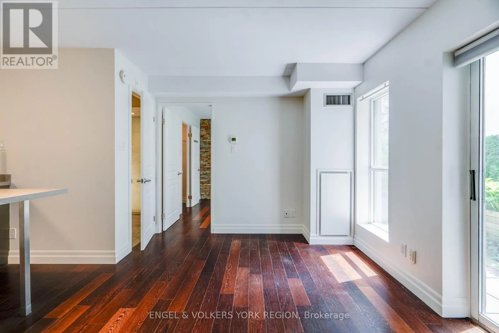 203 - 1174 YONGE STREET