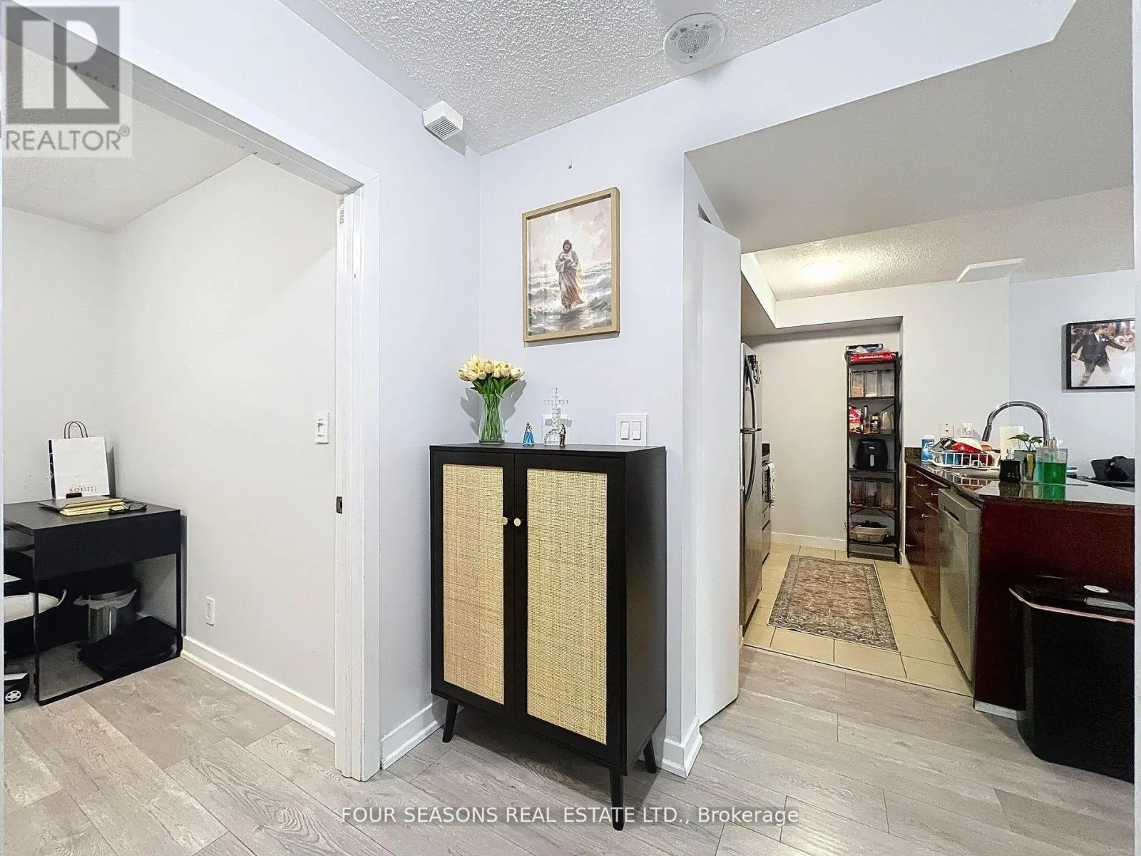 310 - 381 FRONT STREET W
