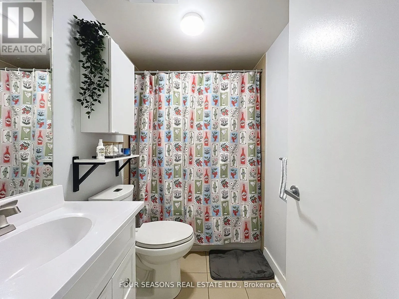 310 - 381 FRONT STREET W