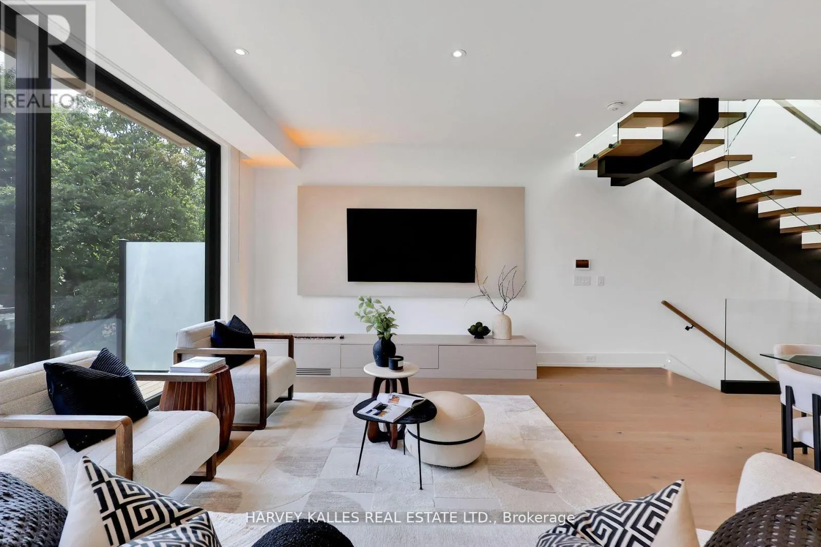 171 BELSIZE DRIVE