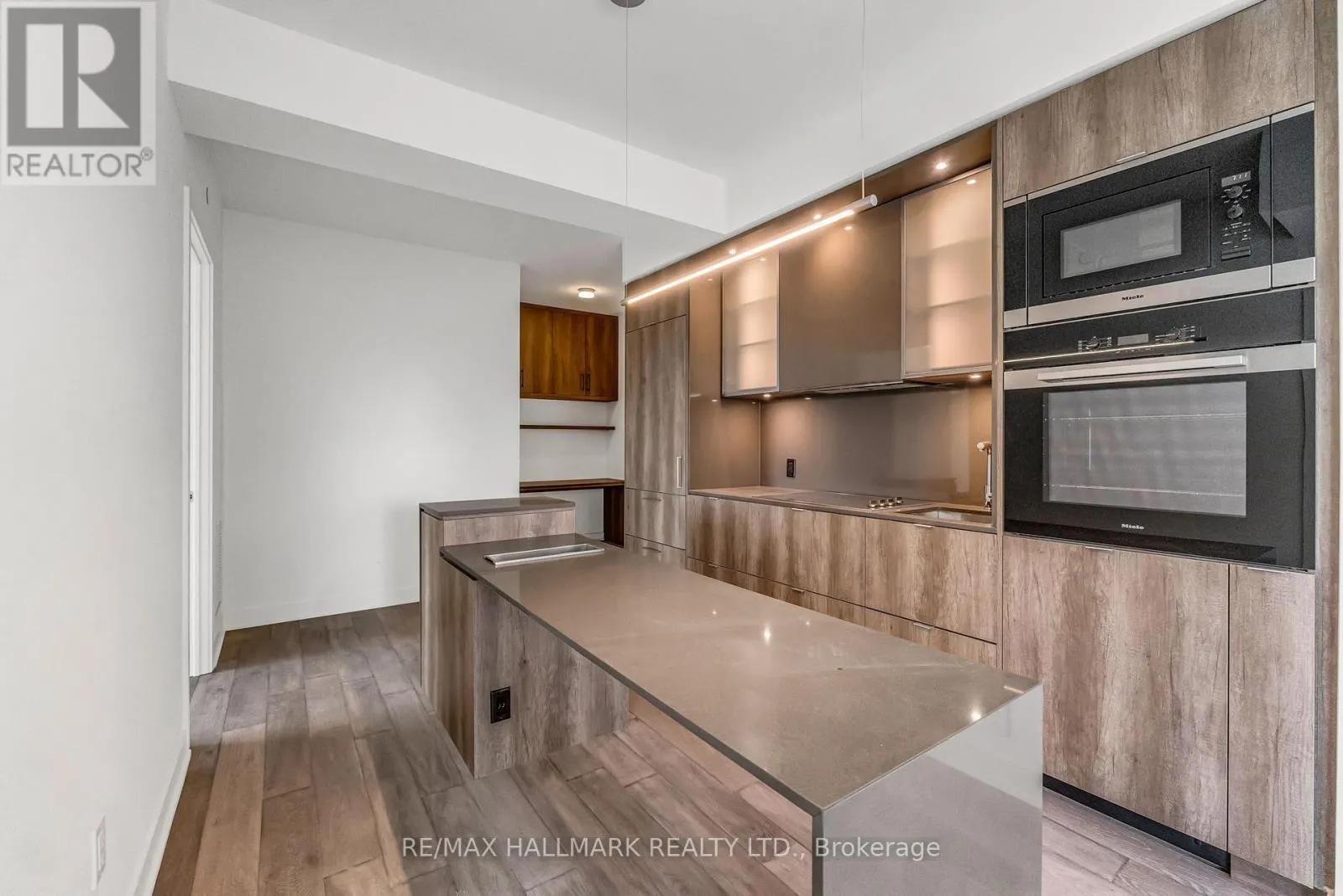 1812 - 11 YORKVILLE AVENUE