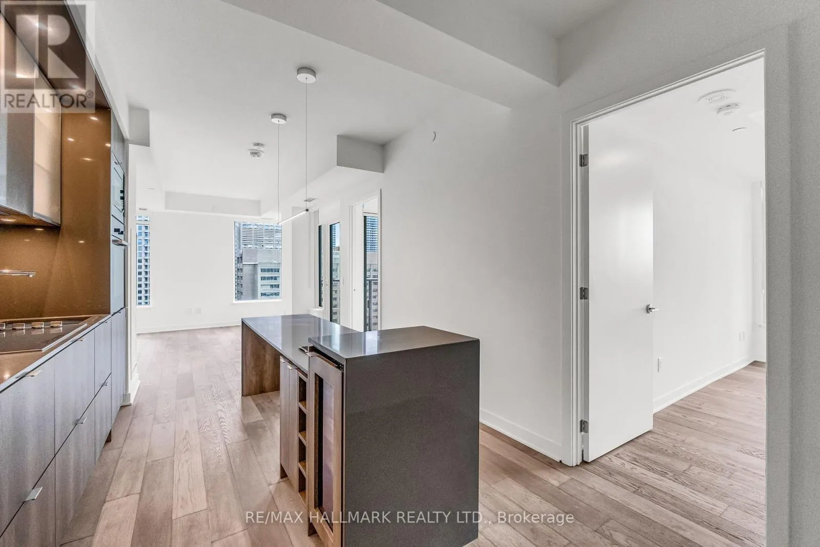 1812 - 11 YORKVILLE AVENUE