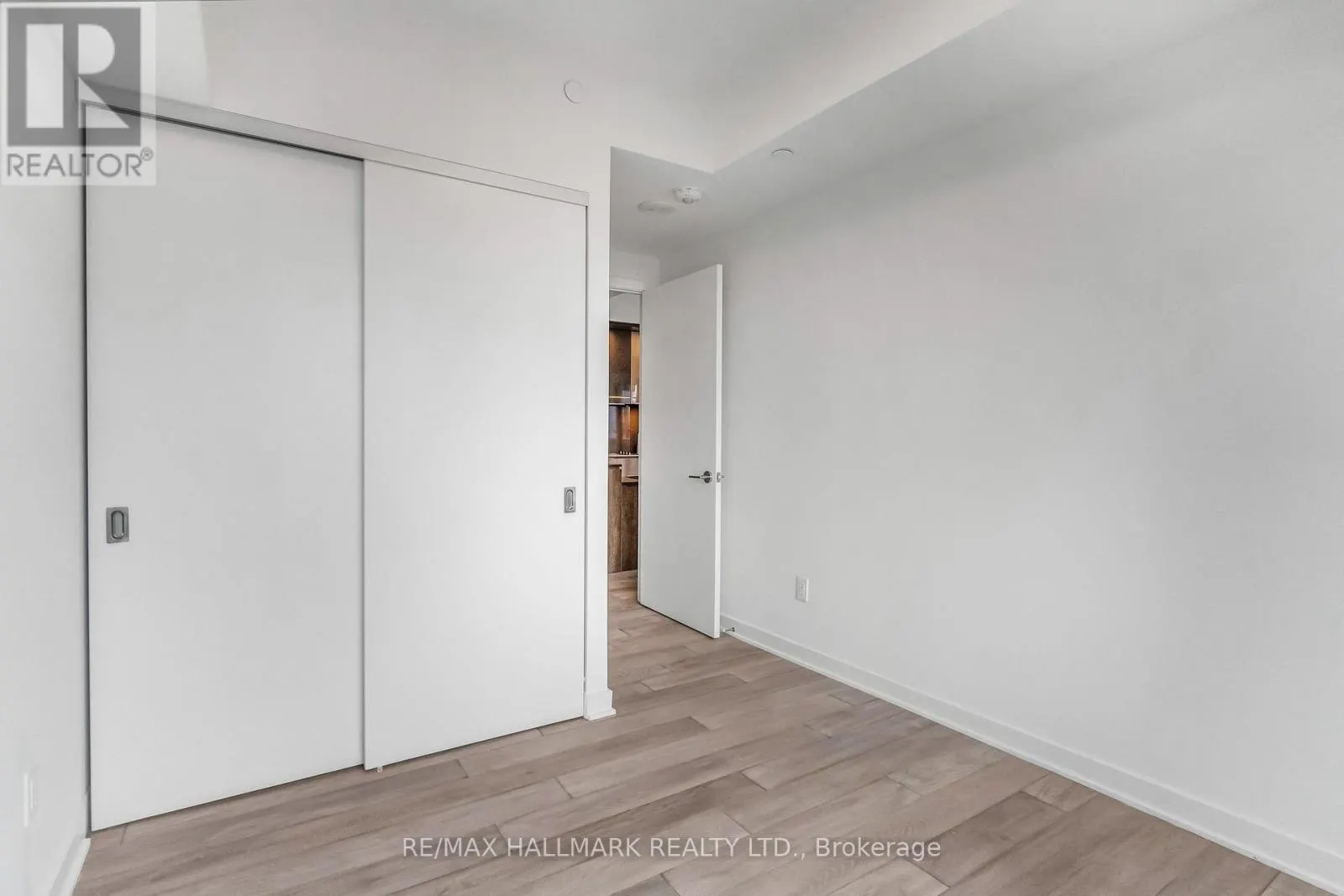1812 - 11 YORKVILLE AVENUE