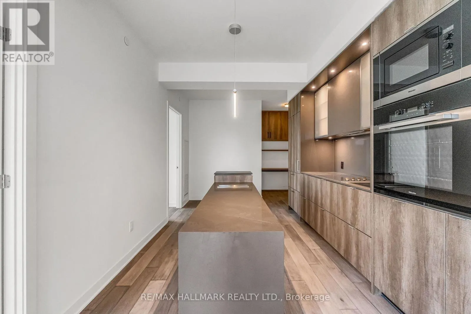 1812 - 11 YORKVILLE AVENUE