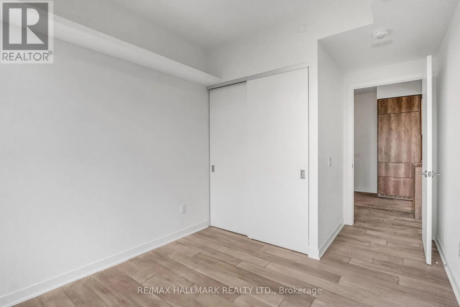 1812 - 11 YORKVILLE AVENUE