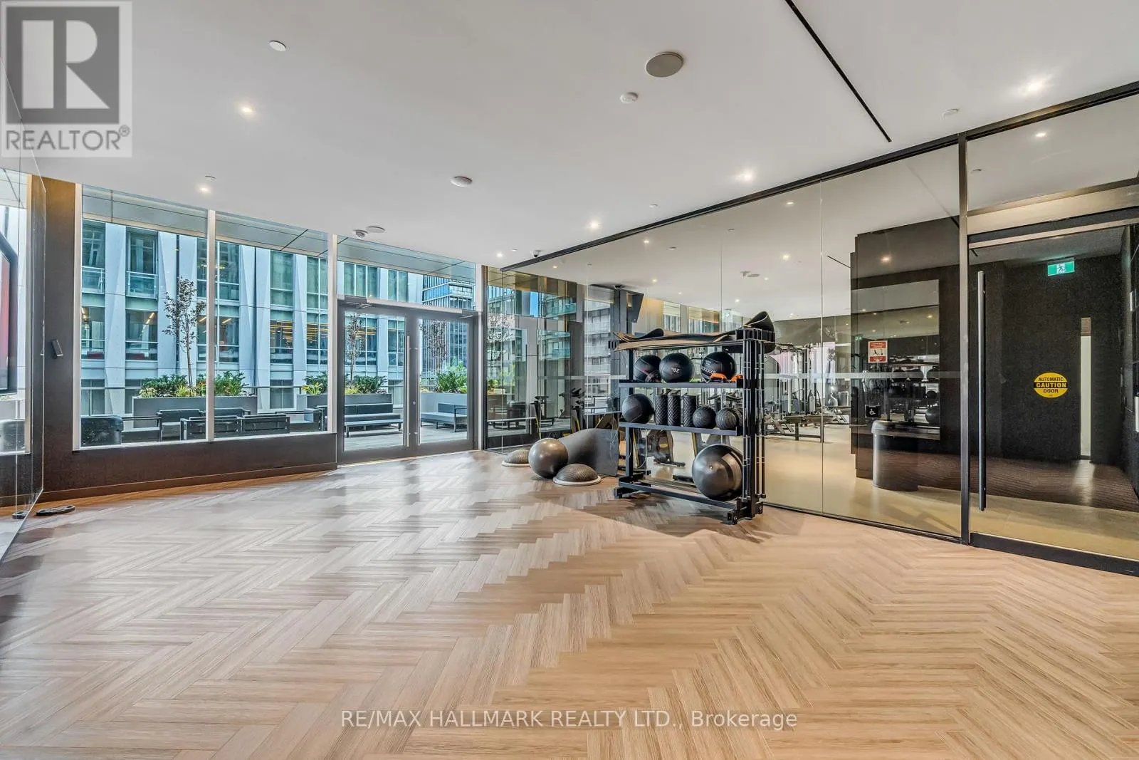 1812 - 11 YORKVILLE AVENUE