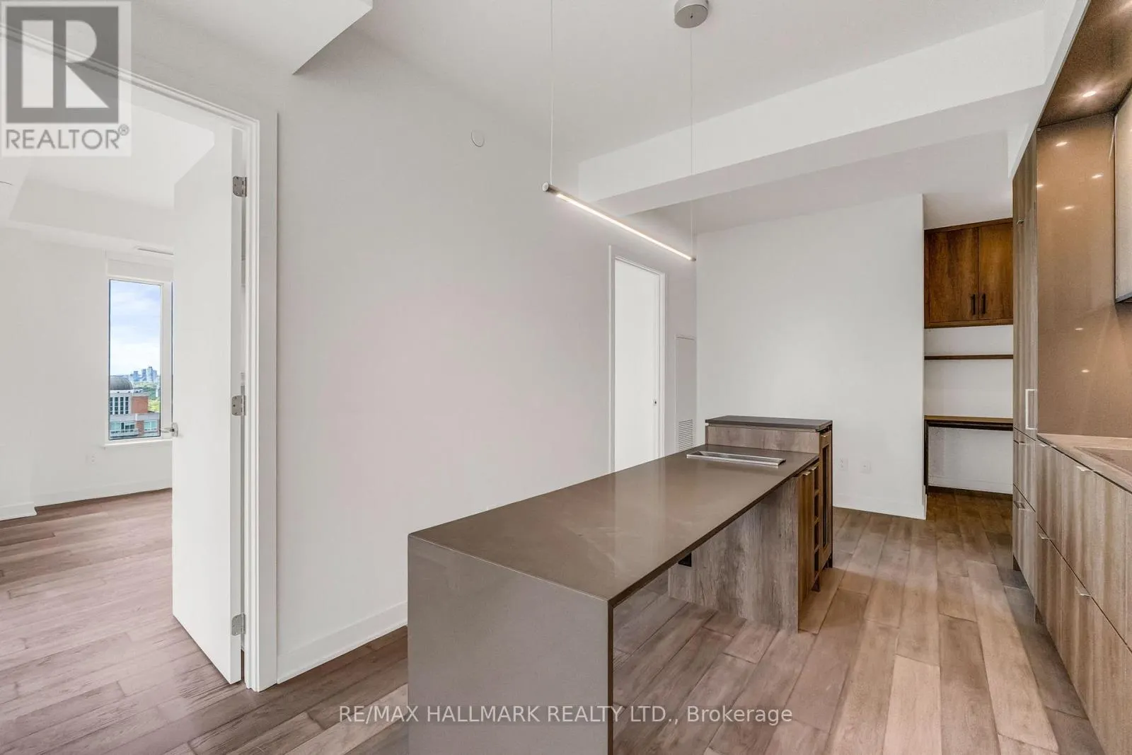 1812 - 11 YORKVILLE AVENUE
