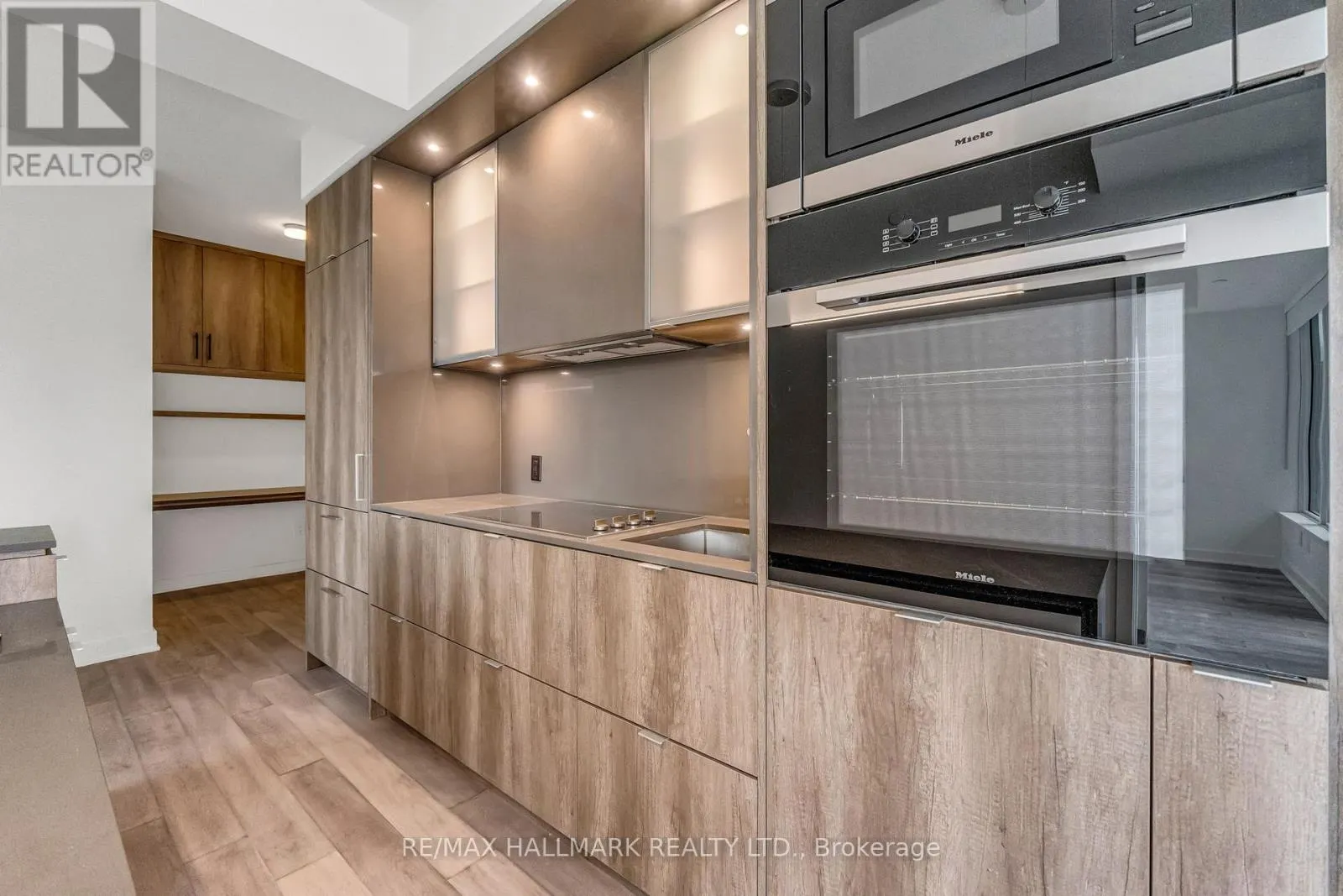 1812 - 11 YORKVILLE AVENUE