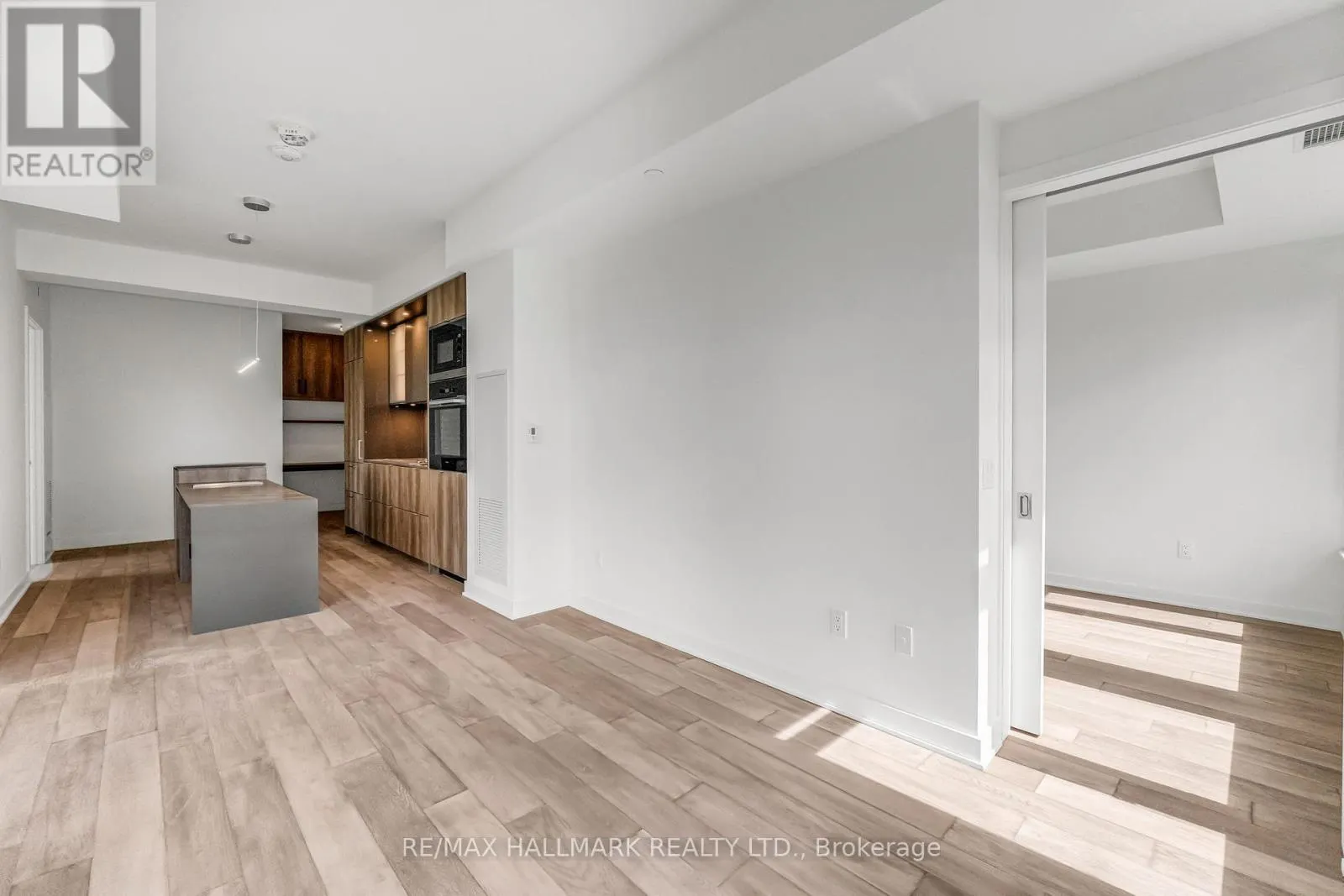 1812 - 11 YORKVILLE AVENUE