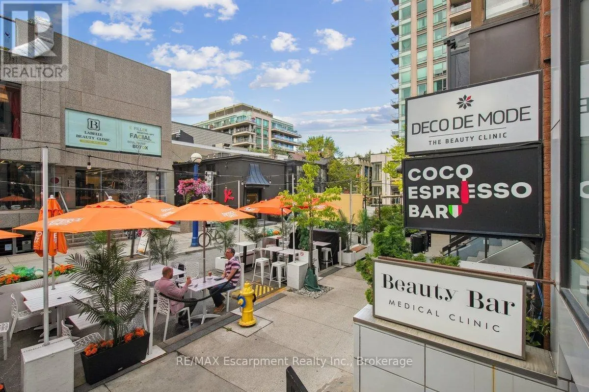 304 - 68 YORKVILLE AVENUE, #304