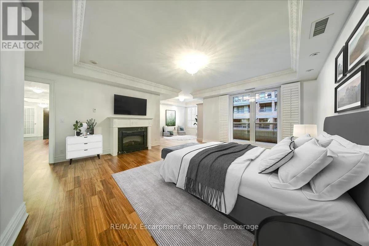 304 - 68 YORKVILLE AVENUE, #304