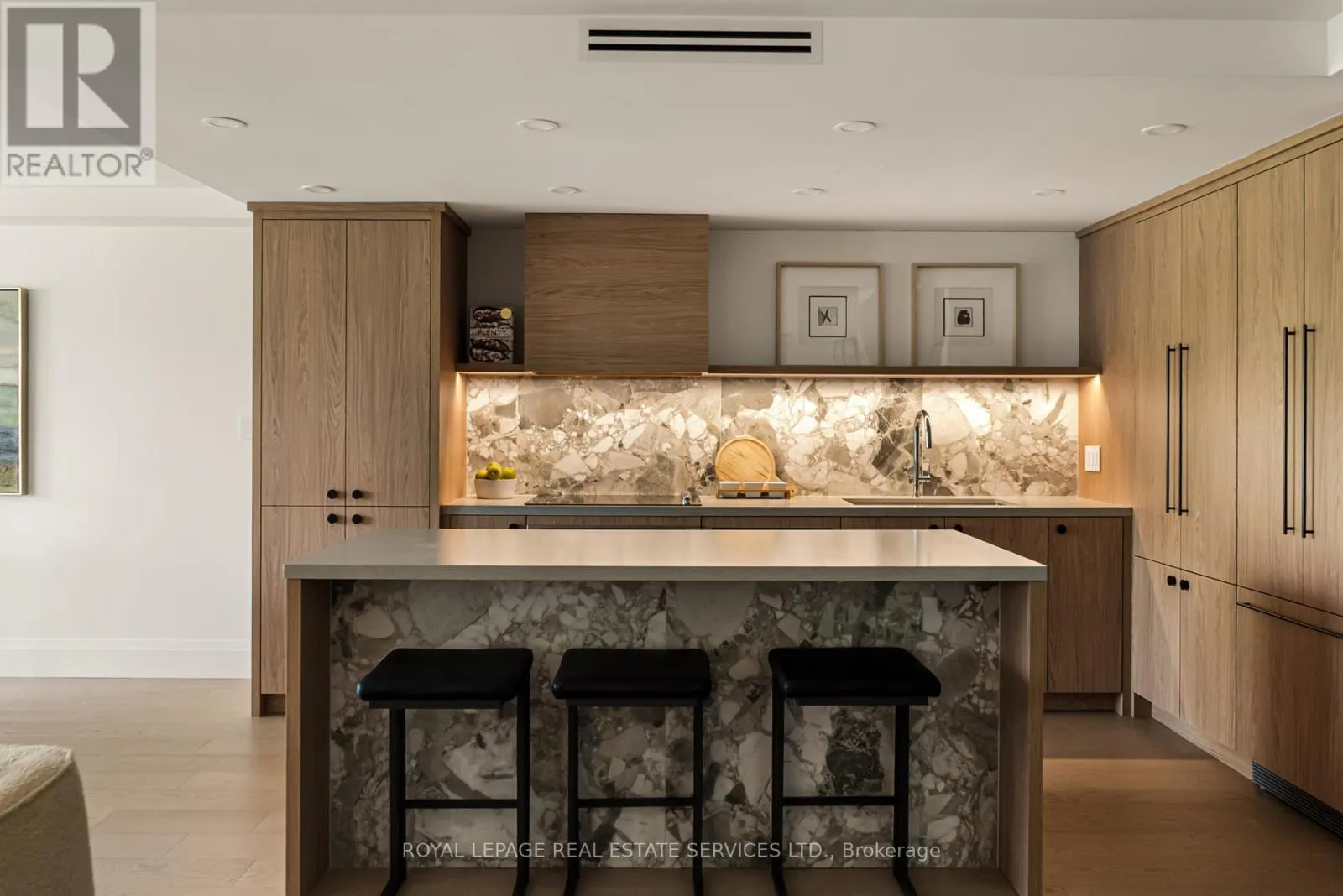 402 - 349 ST.CLAIR AVENUE W