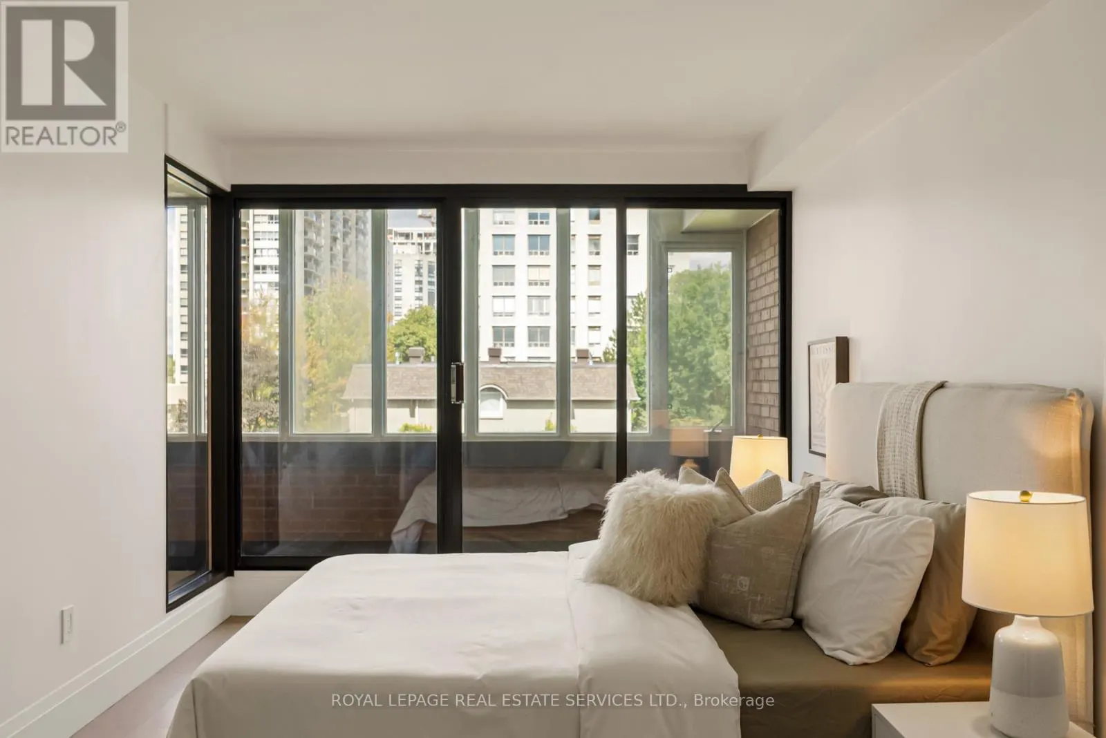 402 - 349 ST.CLAIR AVENUE W