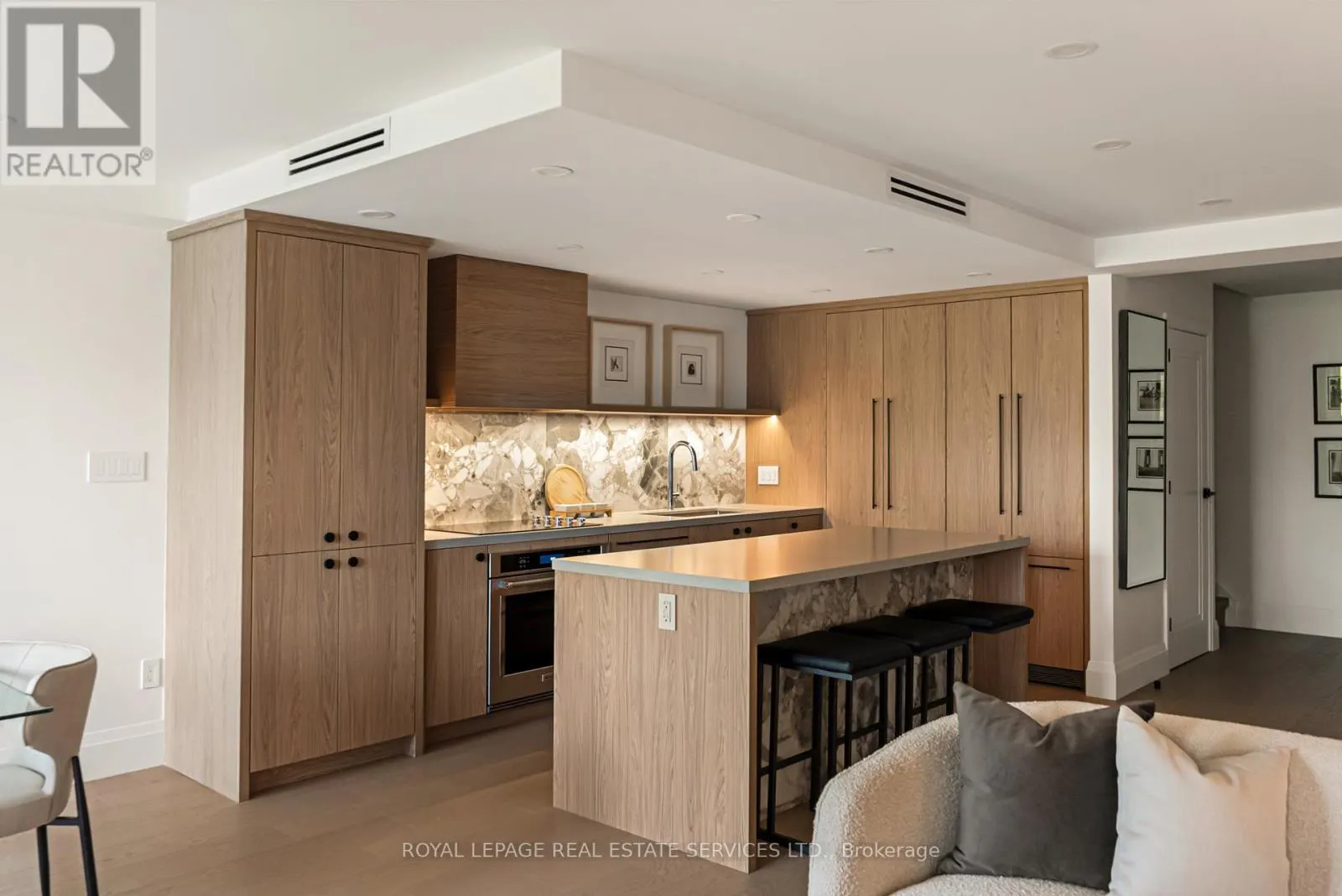402 - 349 ST.CLAIR AVENUE W