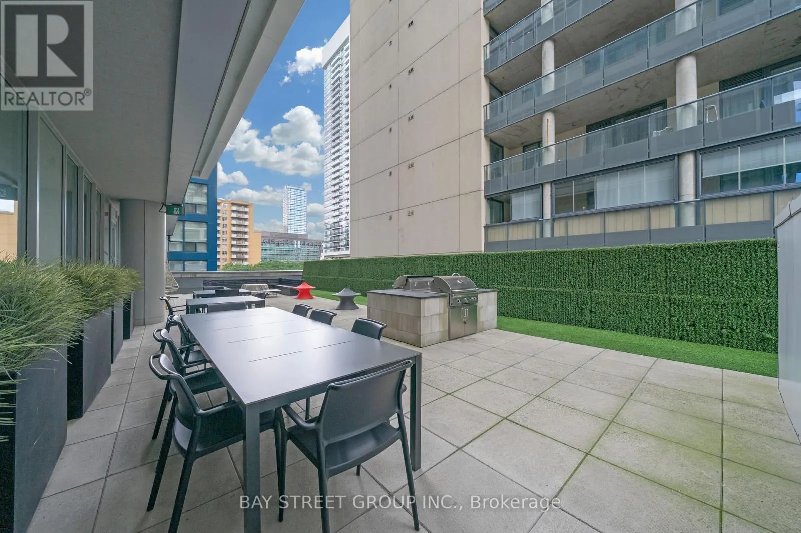2802 - 68 SHUTER STREET