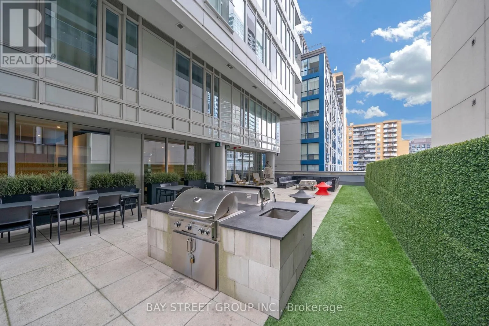 2802 - 68 SHUTER STREET