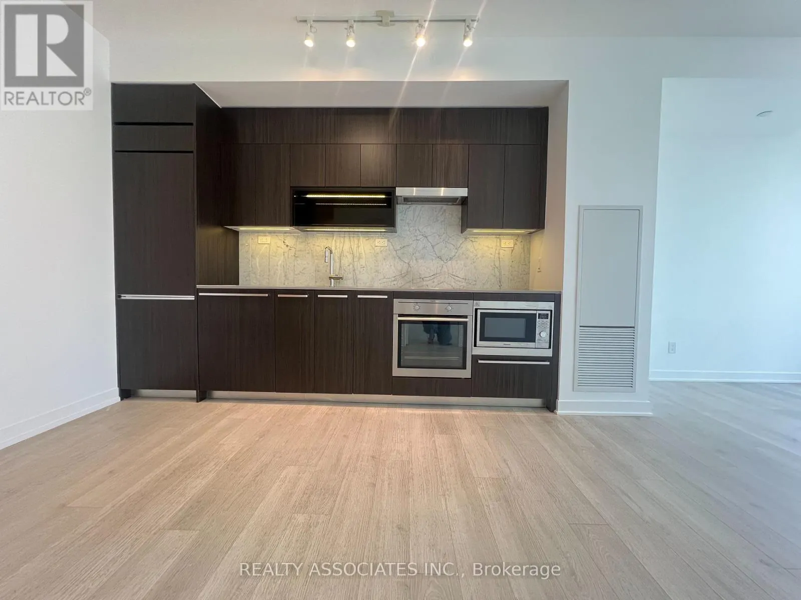 2108 - 80 QUEENS WHARF ROAD