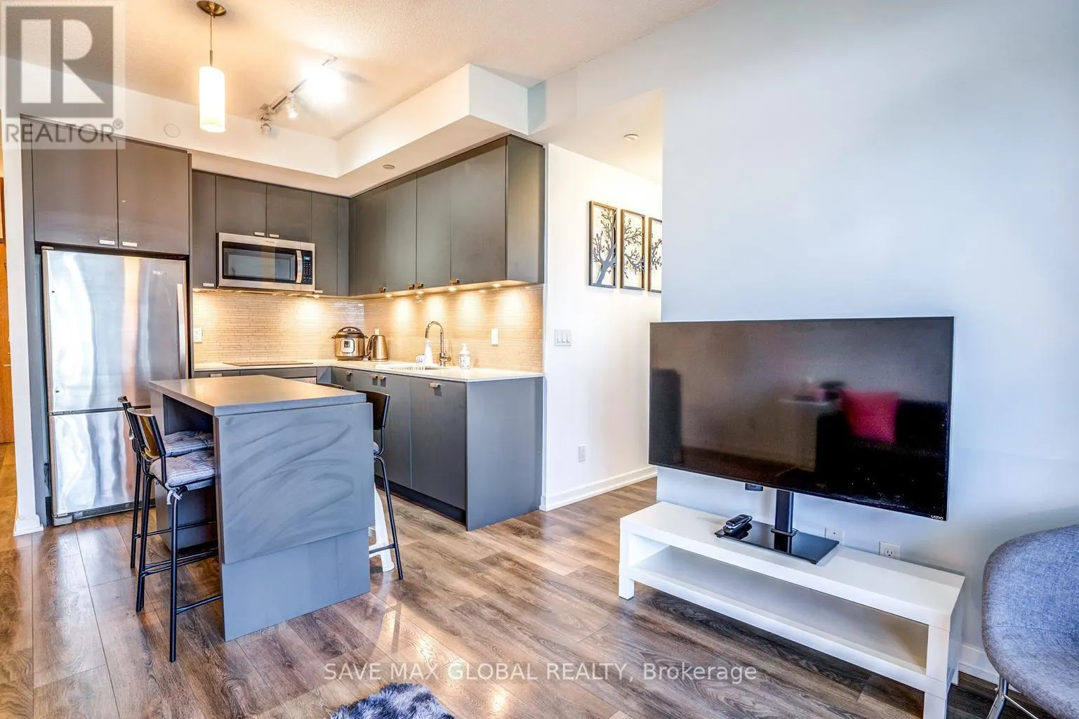 1010 - 56 FOREST MANOR ROAD