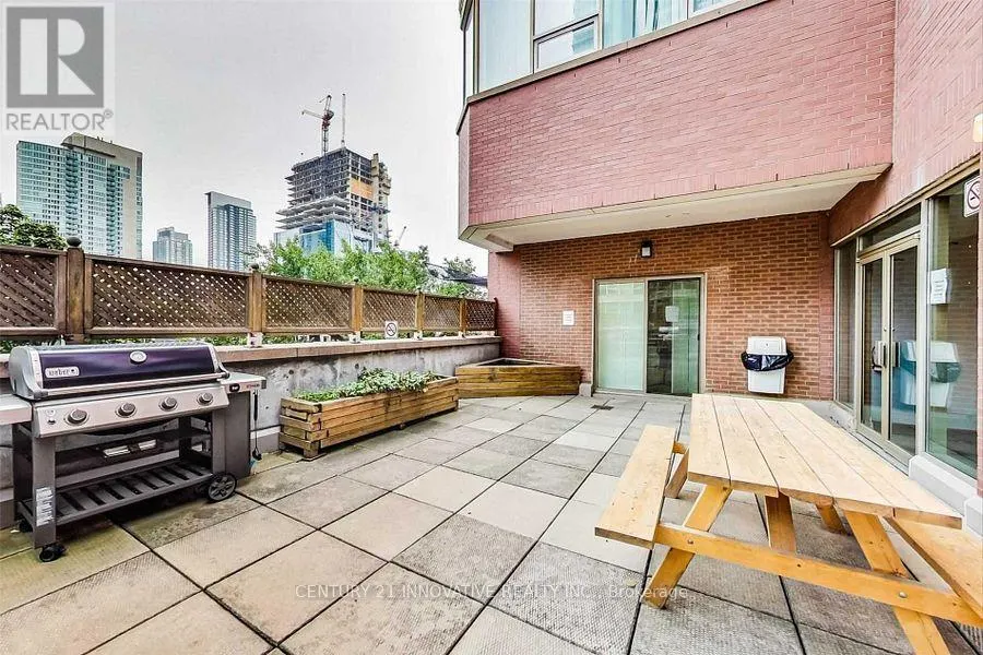 302 - 393 KING STREET W