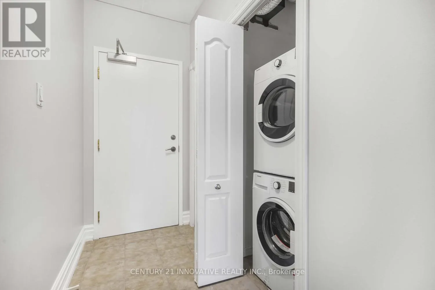 302 - 393 KING STREET W