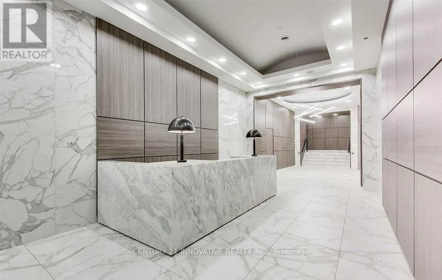 302 - 393 KING STREET W