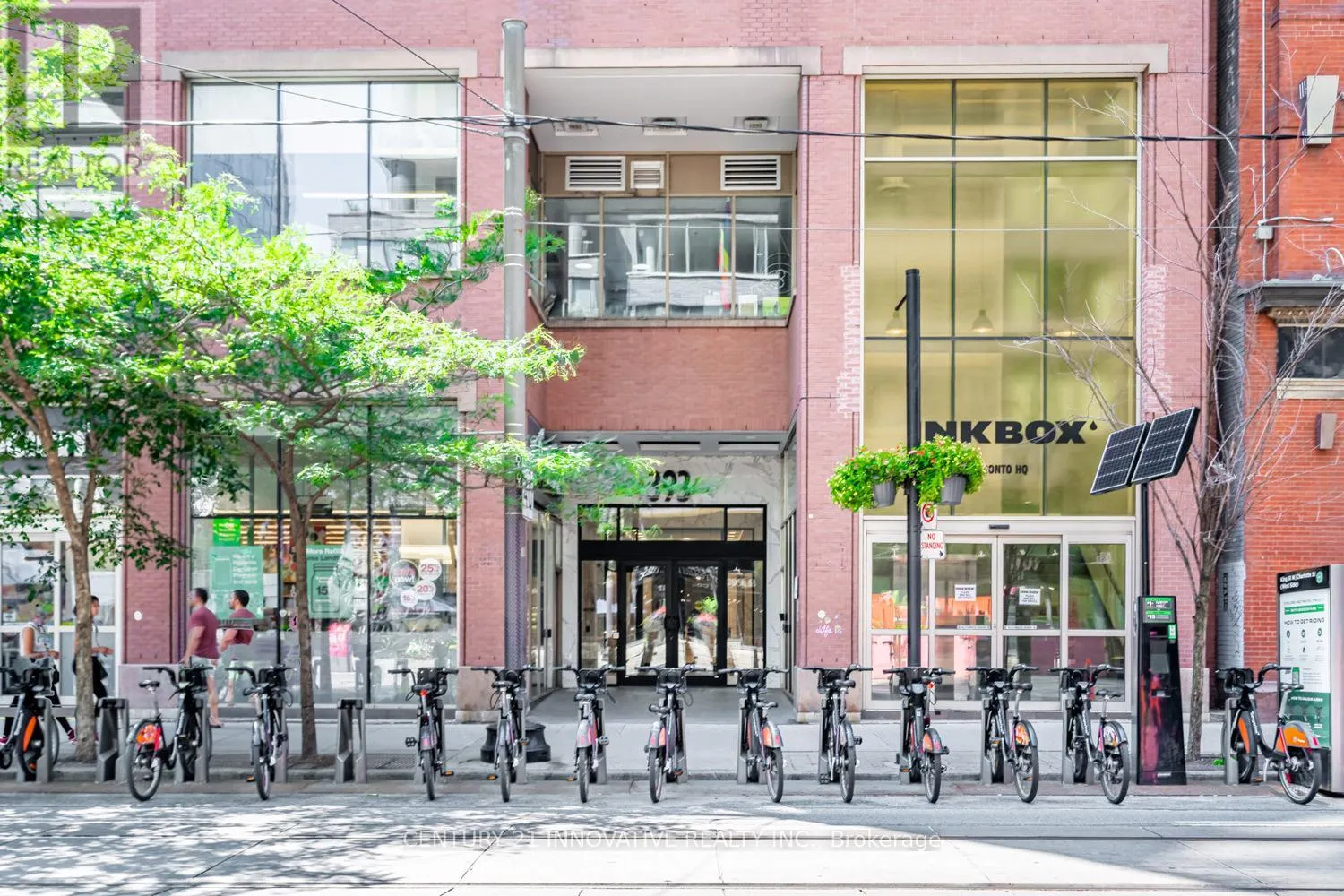 302 - 393 KING STREET W