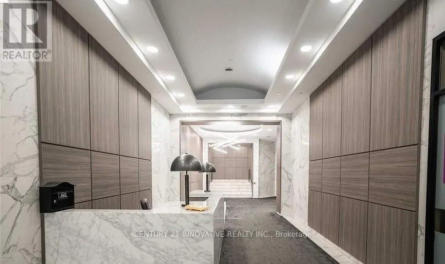 302 - 393 KING STREET W