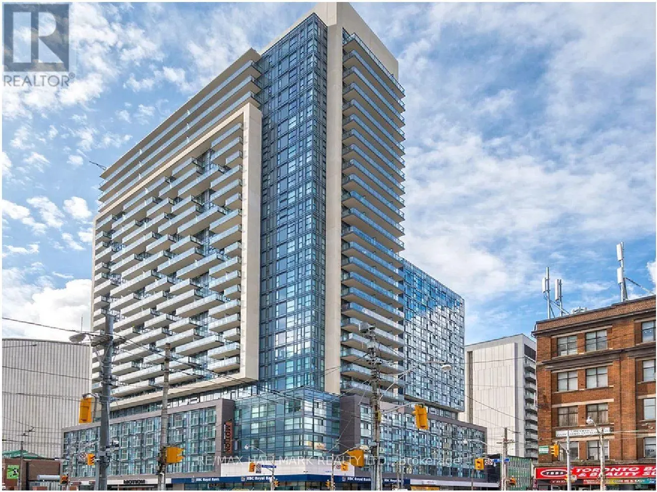 902 - 570 BAY STREET