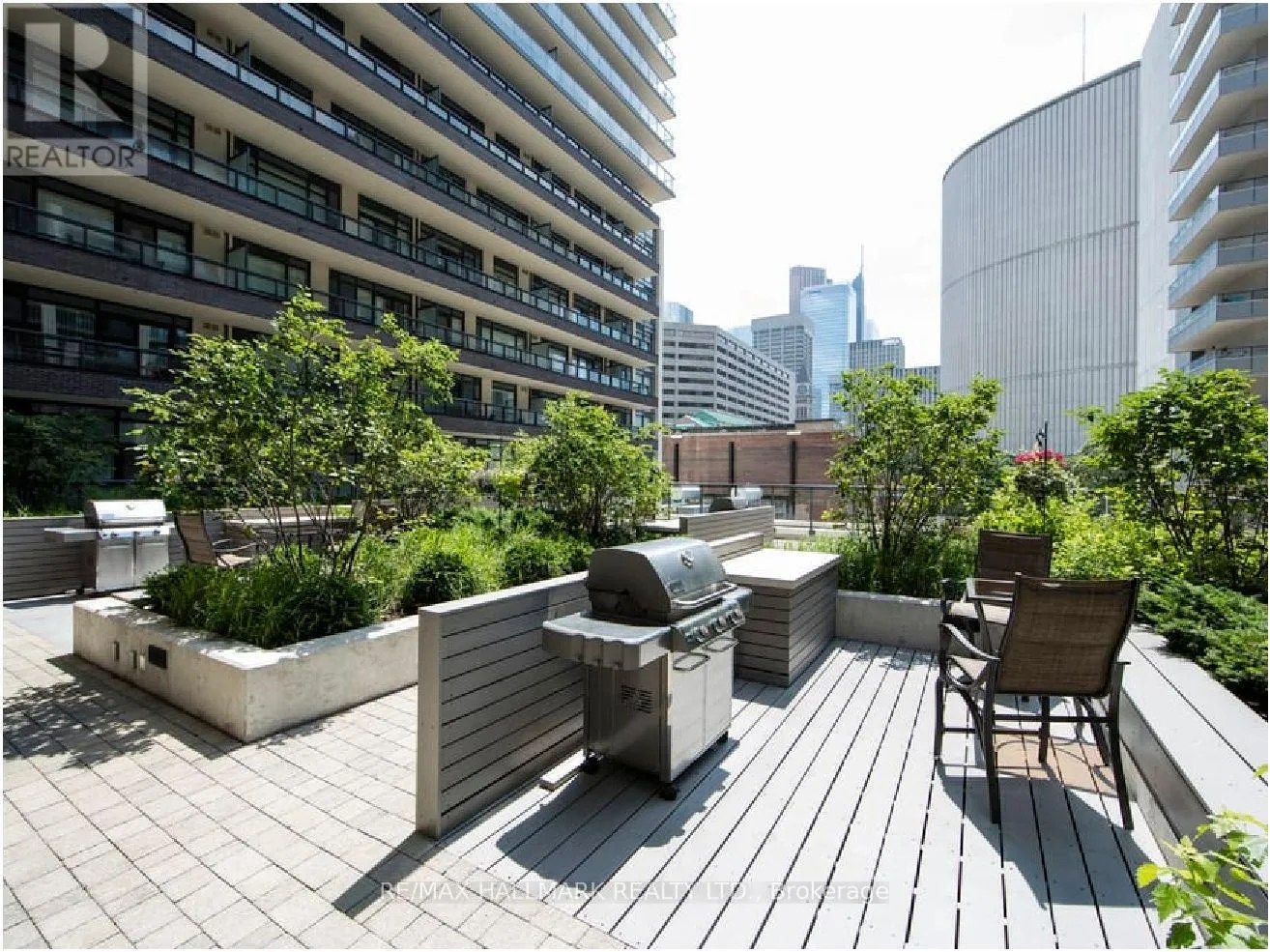 321 - 570 BAY STREET