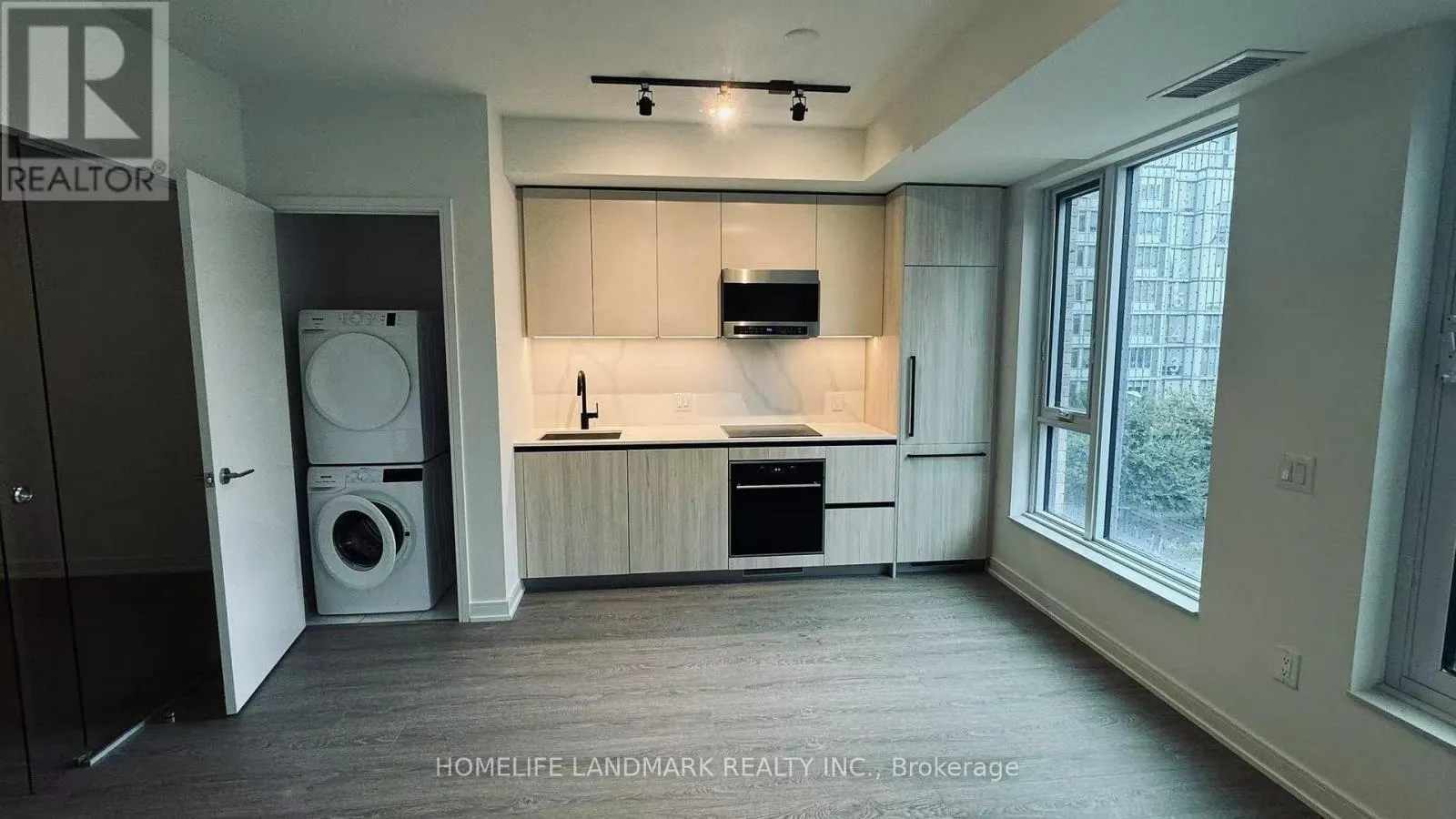 406 - 425 FRONT STREET E