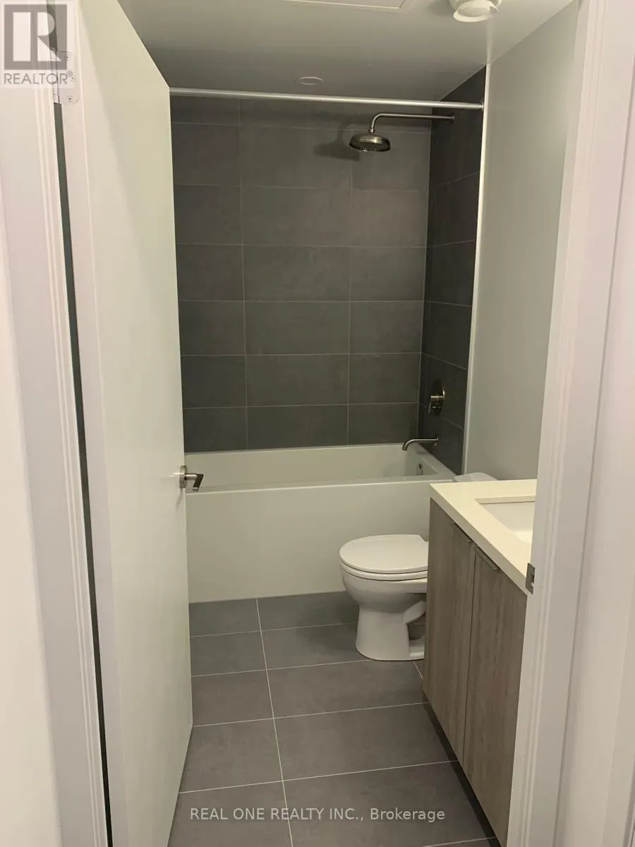 818 - 2020 BATHURST STREET