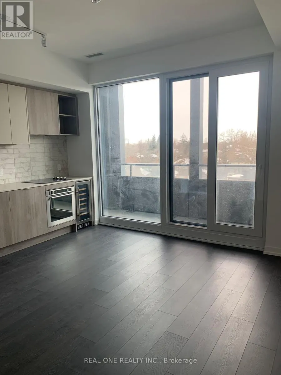 818 - 2020 BATHURST STREET
