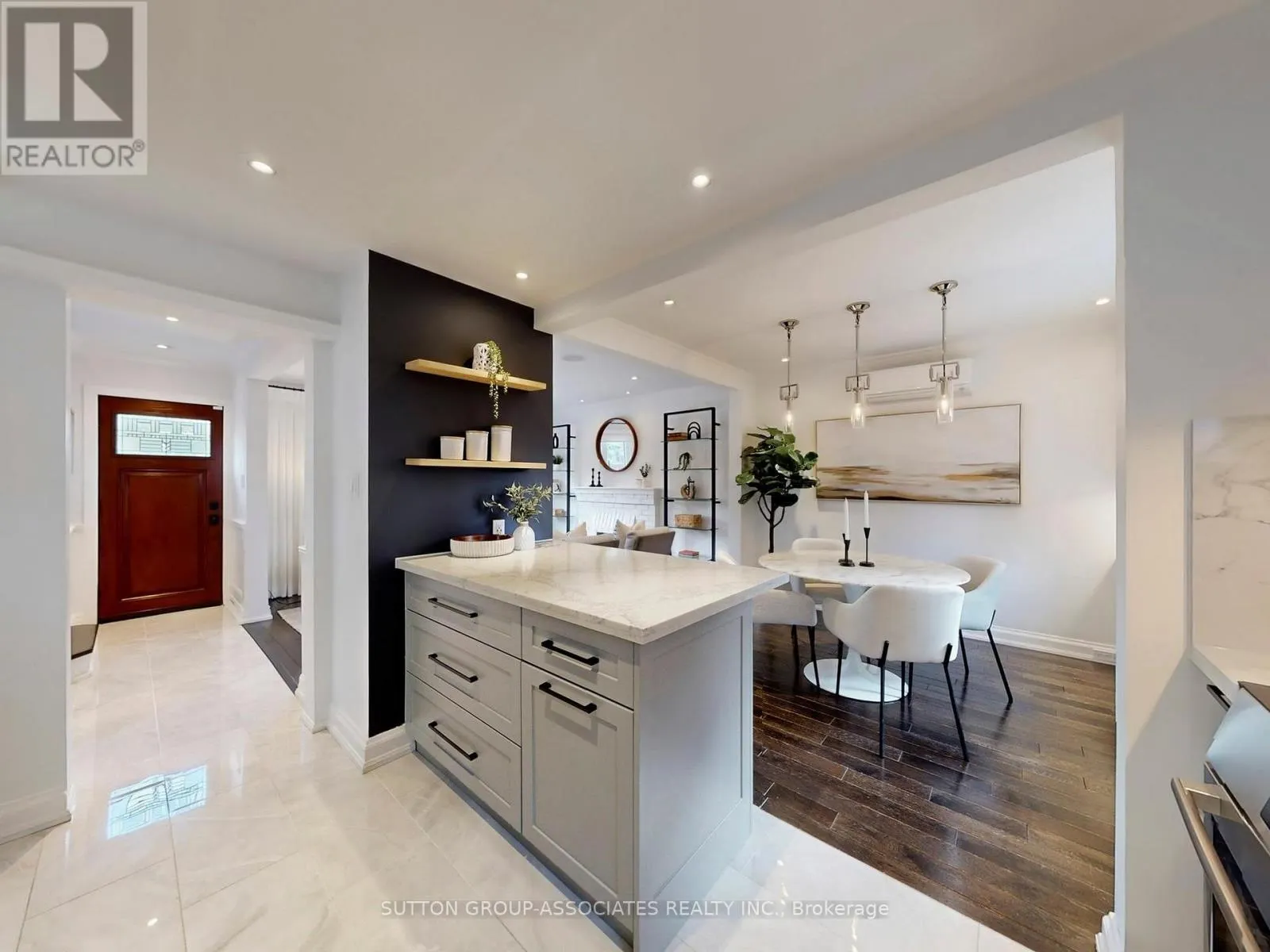 246 FORMAN AVENUE