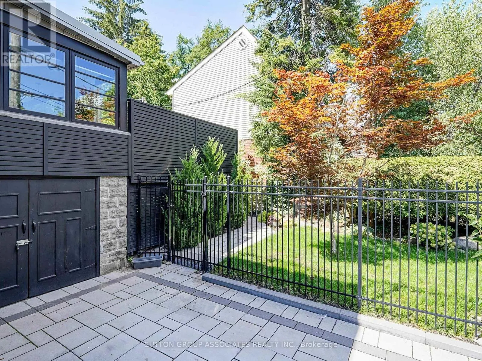246 FORMAN AVENUE