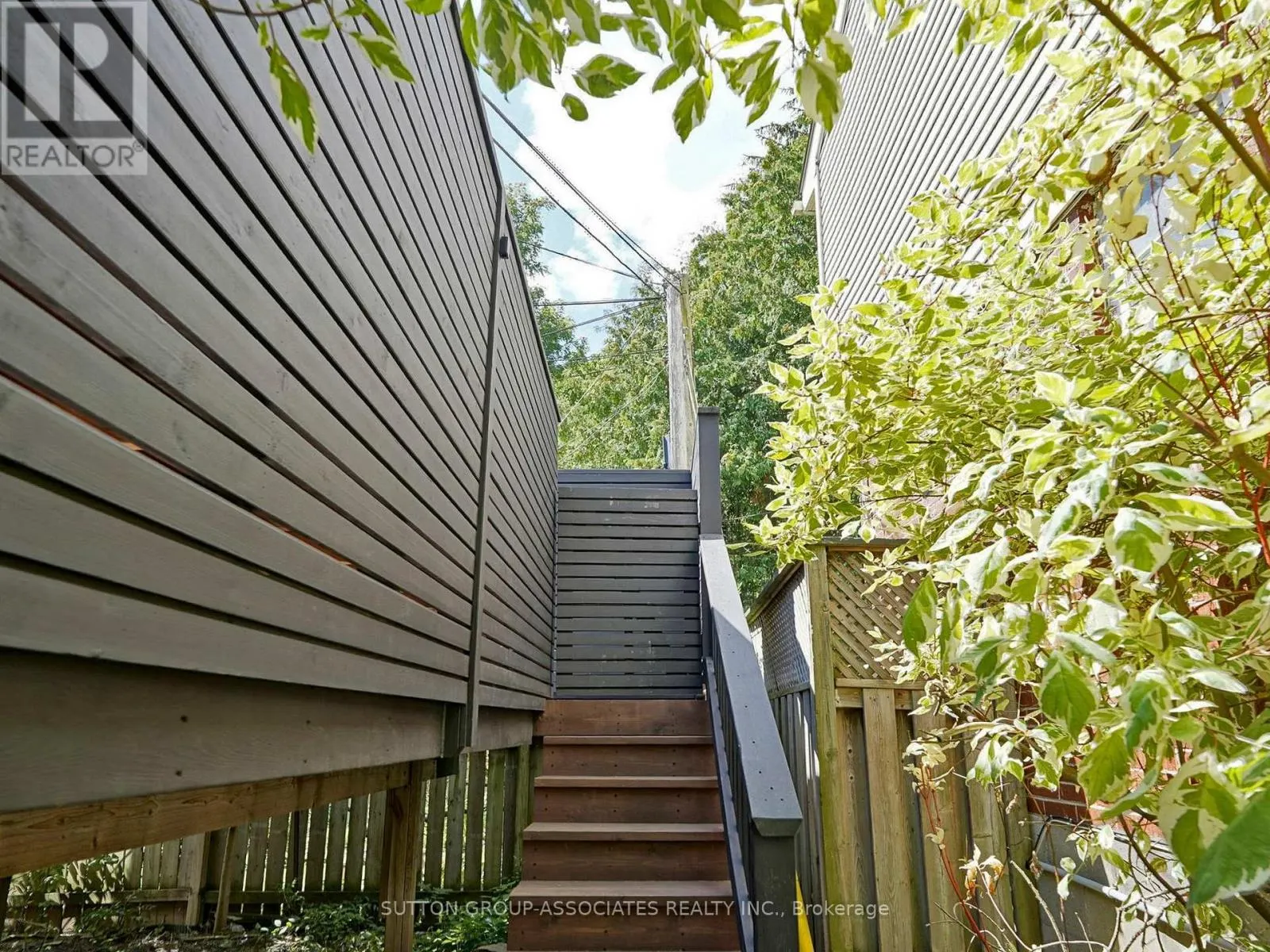 246 FORMAN AVENUE