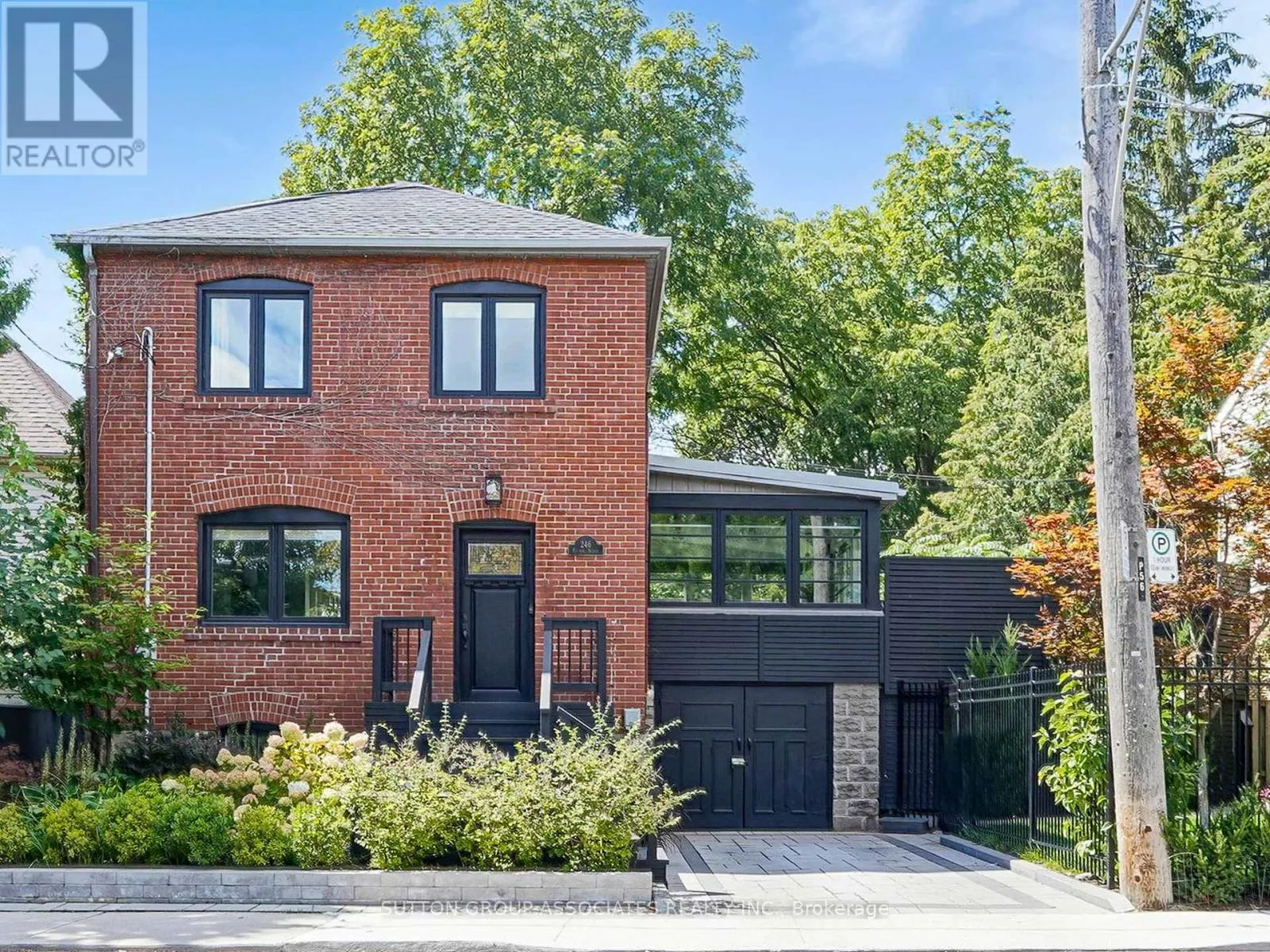 246 FORMAN AVENUE