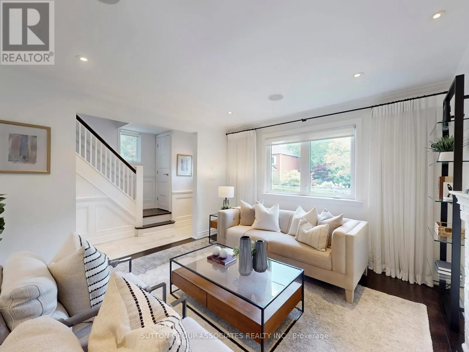 246 FORMAN AVENUE