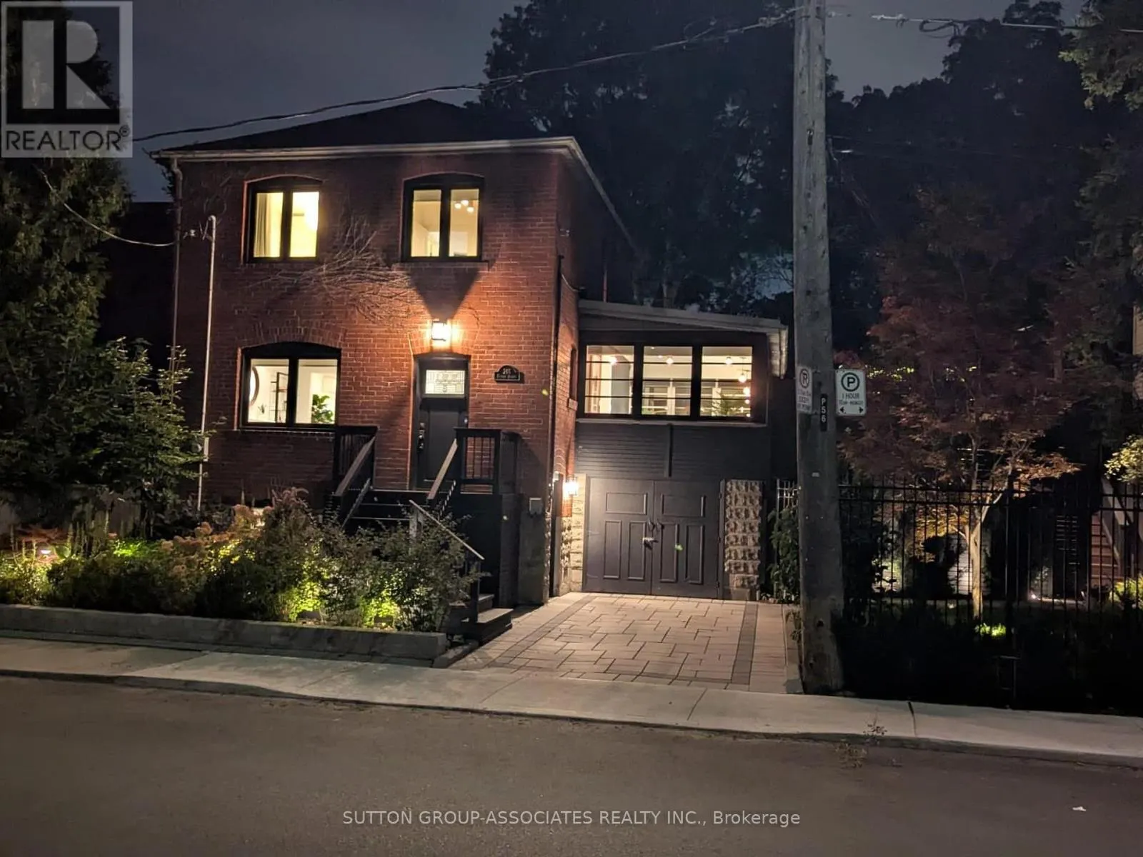246 FORMAN AVENUE