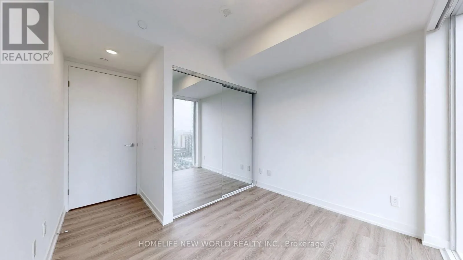1908 - 771 YONGE STREET