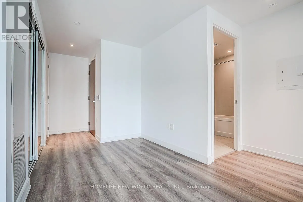 1202 - 15 QUEENS QUAY E