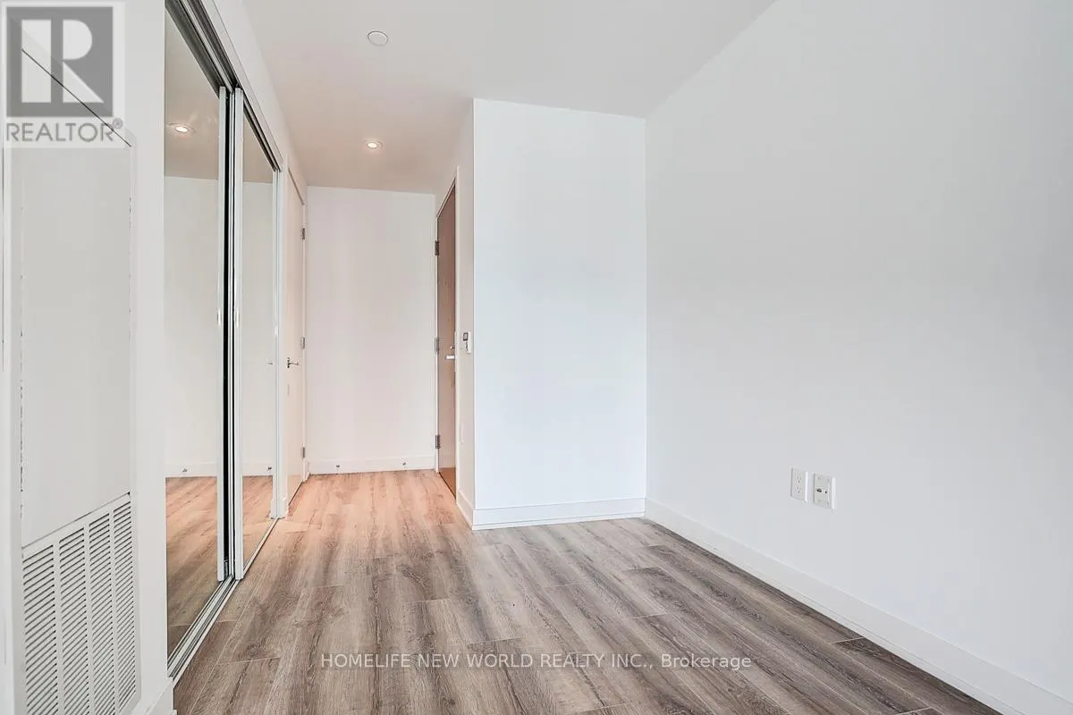 1202 - 15 QUEENS QUAY E