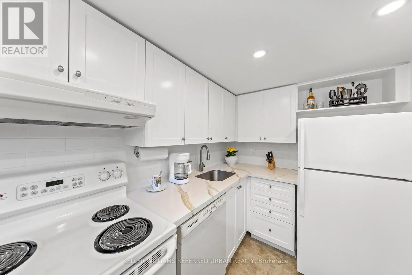 618 - 574 WELLINGTON STREET W