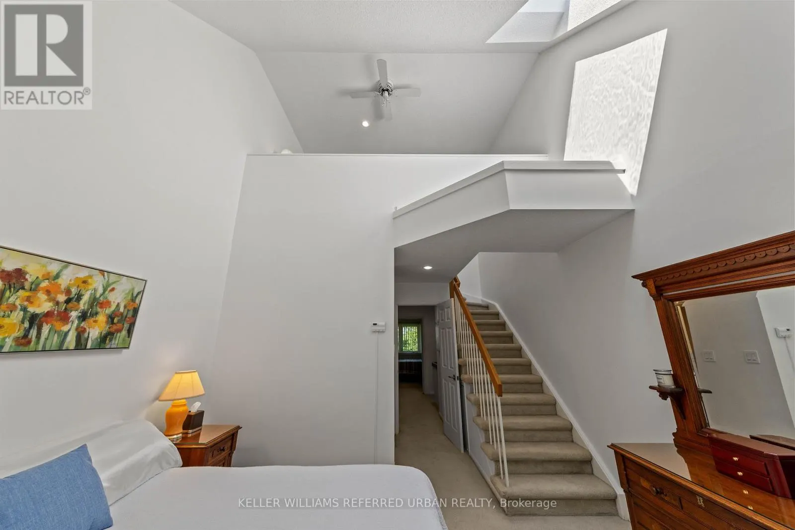 618 - 574 WELLINGTON STREET W
