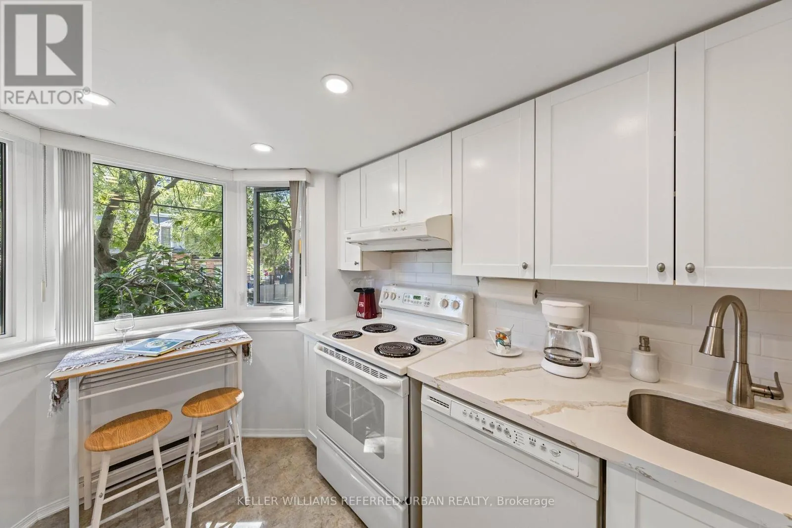 618 - 574 WELLINGTON STREET W