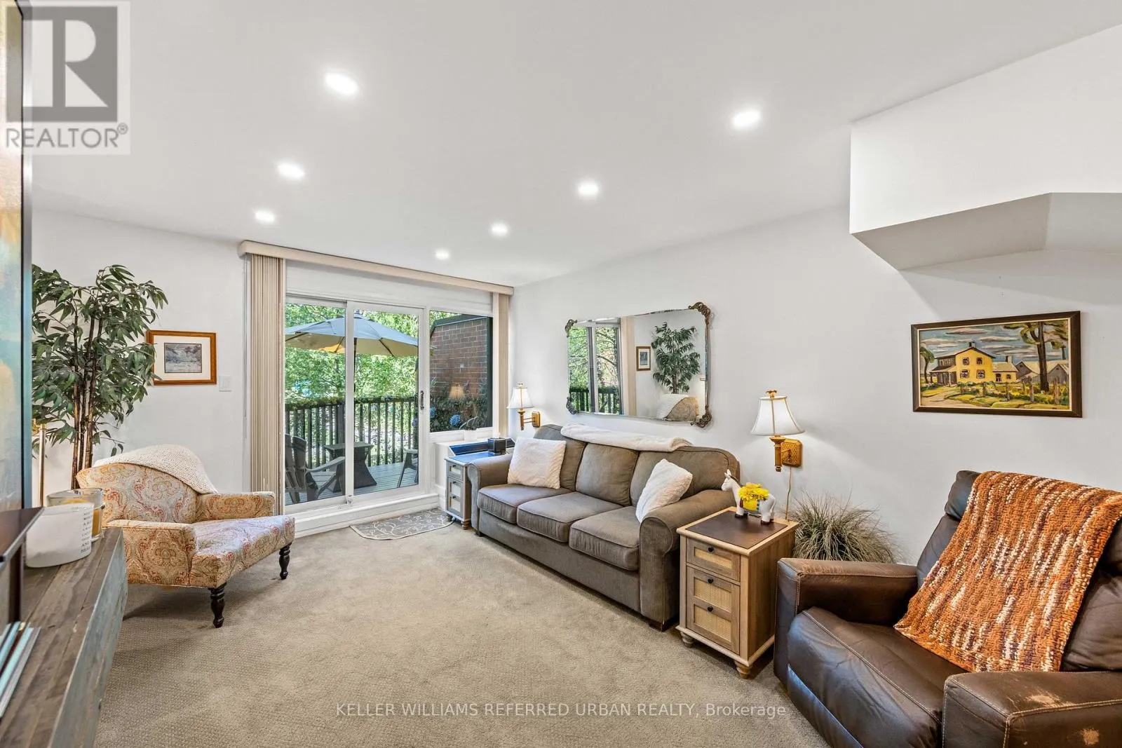 618 - 574 WELLINGTON STREET W