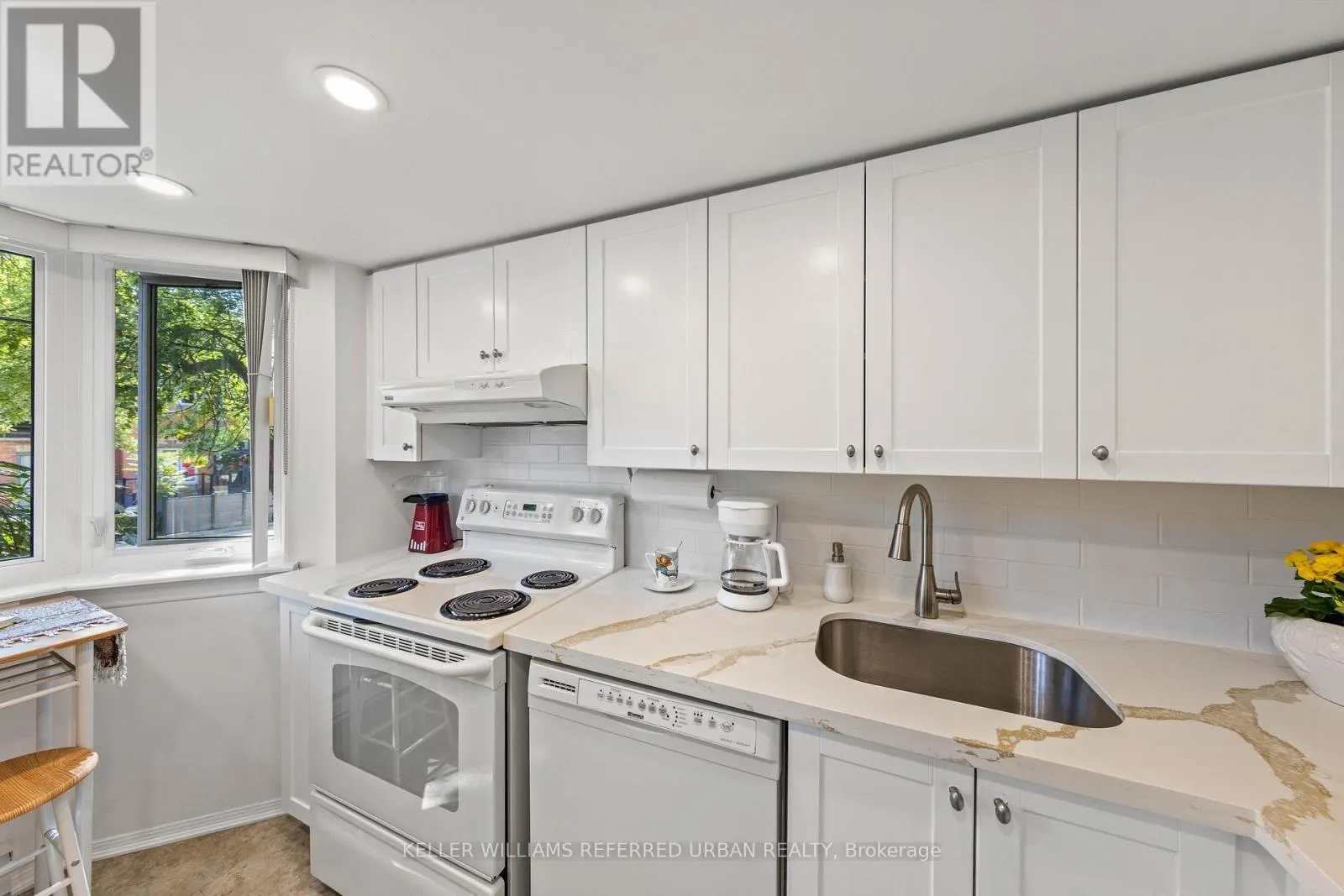 618 - 574 WELLINGTON STREET W